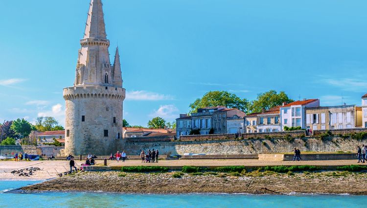 Cruise through the Aquitaine Region from Bordeaux to Royan, along the Gironde Estuary and the Garonne and Dordogne Rivers (port-to-port cruise) – France Gironde La Rochelle Croisieurope Slider Bya Trabantos