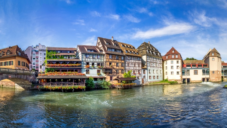 Cruise Festival: Legends, Festivities, and Delicacies on the Romantic Rhine River – France Rhin Strasbourg Lamiafotografia Shutterstock