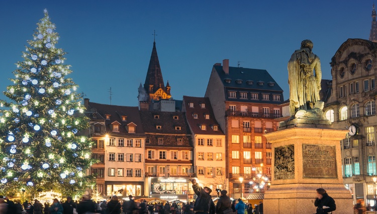 The Magic of Christmas: Savory delights and holiday traditions on a Rhine River cruise (port-to-port cruise) – France Rhin Strasbourg Place Kleber Marches De Noel Huang Zheng