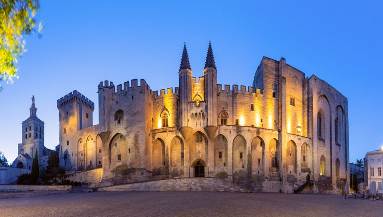 Christmas Cruise on the Canals of Provence Historical stops and flavors of yesteryear – France Rhone Avignon Kavalenkava Adobestock 698789737 Kavalenkava