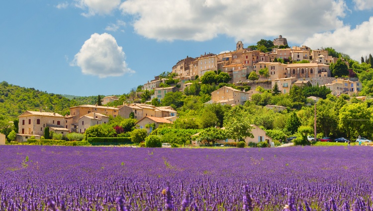 A trip to admire the beautiful scenery of the Rhône valley (port-to-port cruise) – France Rhone Baux De Provence Randonnee Croisieurope Slider Lon En Shutterstock