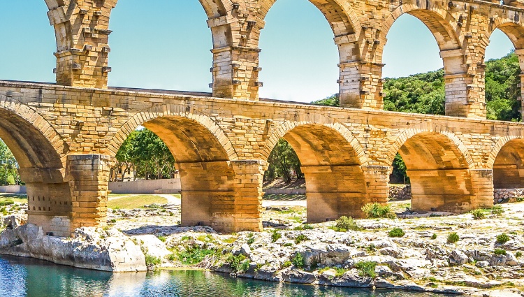 Family Club – A trip to admire the beautiful scenery of the Rhône valley (port-to-port cruise) – France Rhone Pont Du Gard Croisieurope Slider Lmx Shutterstock