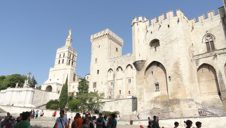 Santons and Christmas traditions along the canals of Provence In the footsteps of fortresses and authentic villages – France Rhone Saone Rhone Avignon Palais Des Papes01 Croisieurope