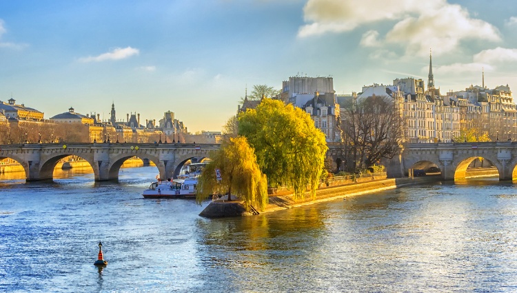 Festive Weekend on the Seine River (port-to-port cruise) – France Seine Paris Croisieurope Slider Pab Esaipp Shutterstock