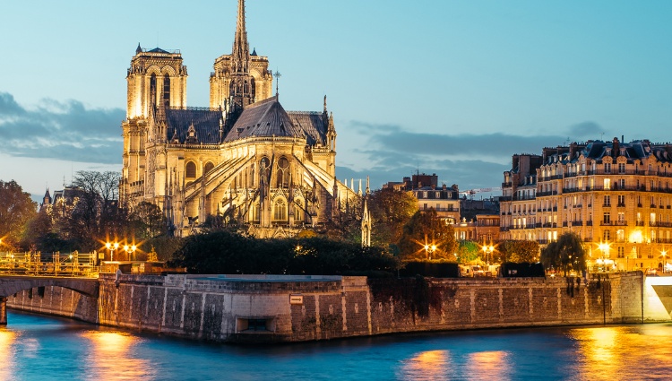 Prestigious New Year’s Eve in Paris (port to port) – France Seine Paris Croisieurope Slider Pam Repp Shutterstock