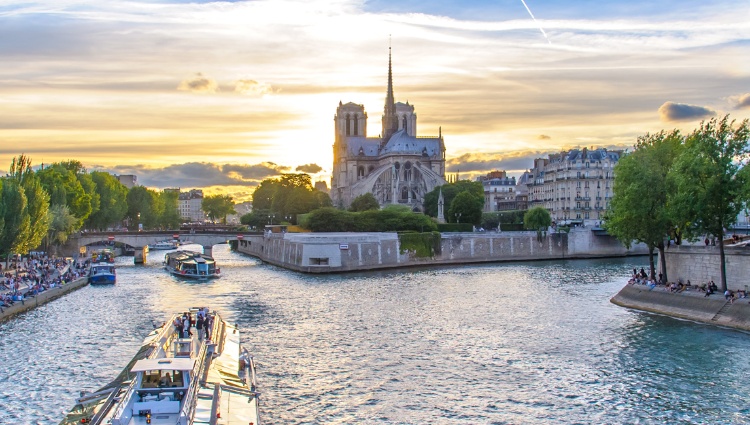Festive Weekend on the Seine River (port-to-port cruise) – France Seine Paris Croisieurope Slider Sip Ch Shutterstock