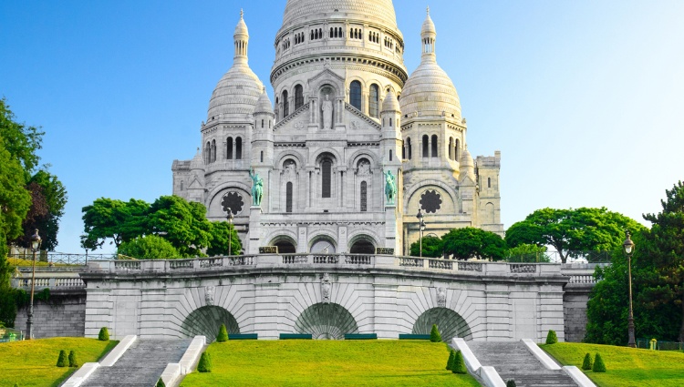 Prestigious Paris & and the Canal Saint-Martin (port-to-port cruise) – France Seine Paris Croisieurope Vignette Pam Shutterstock
