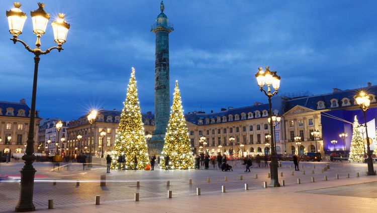 Stunning Window Displays and Christmas Markets in Paris (port-to-port cruise) – France Seine Paris Place Vendome Noel Kovalenkovpetr Adobestock 306779030 Kovalenkovpetr