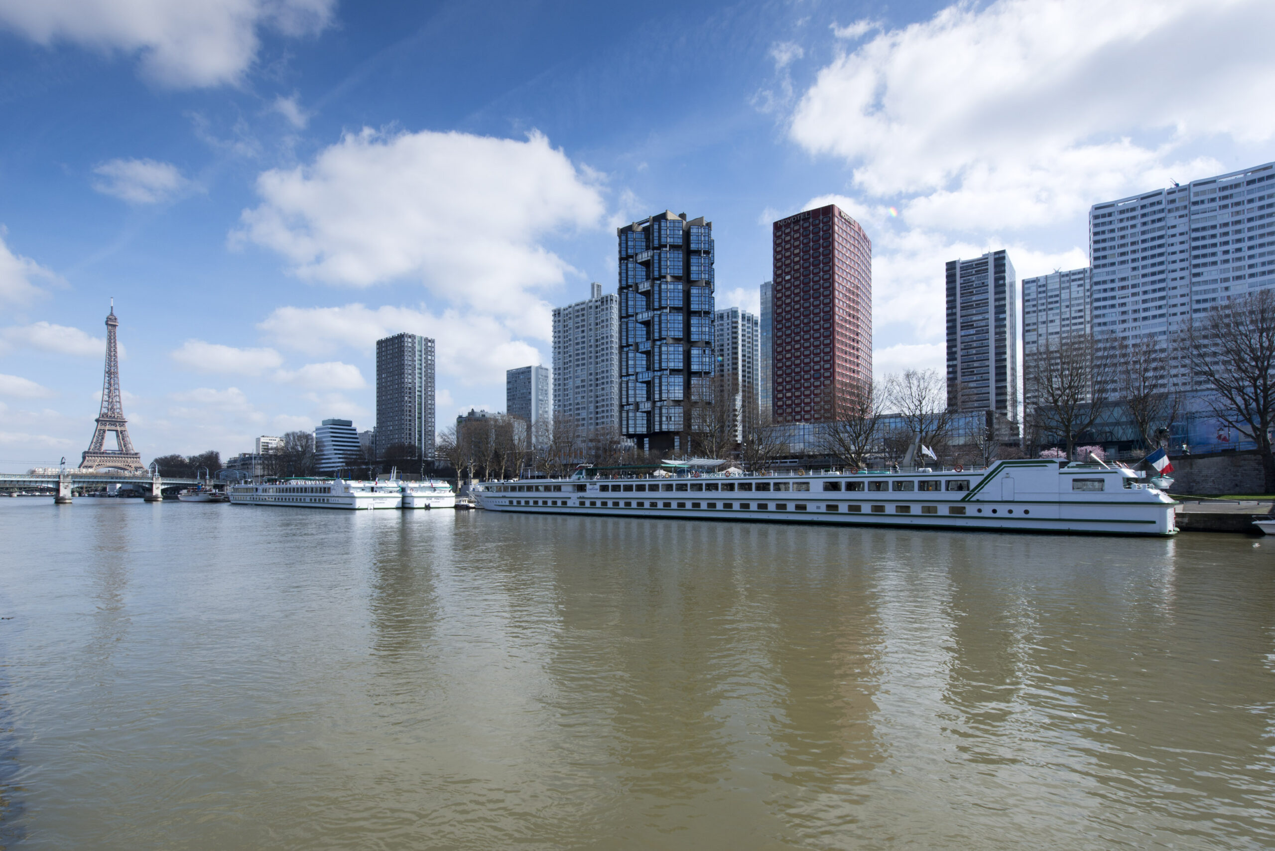 From the Châteaux of Chambord and Chenonceau to the Loire Valley – France Seine Paris Quai De Grenelle05 Denis Merck