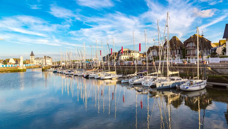 Authentic Normandy: Charming Villages, Traditional Food, and Classic Sites (port-to-port cruise) – France Seine Trouville Sergii Figurnyi Adobestock Sergii Figurnyi