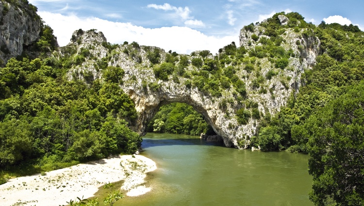 All the must-see sites on the Rhône between Lyon, Provence, and the Camargue with a dinner at Paul Bocuse’s Abbaye de Collonges Restaurant OFFERED (port-to-port cruise) – Gorges Ardeche Delmo07 Shutterstock