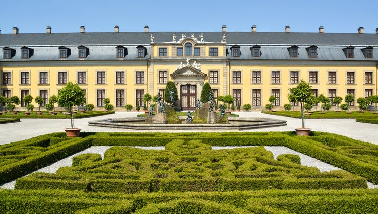 From Hanover to Cologne, a Cruise Combining Deep Tradition and Industrial Innovation (port-to-port cruise) – Hanovre Herrenhausen Jardins Allemange Ad60494270 Villy Yovcheva Adobe Stock