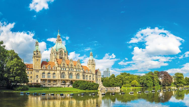 From Hanover to Cologne, a Cruise Combining Deep Tradition and Industrial Innovation (port-to-port cruise) – Hanovre Nouvel Hotel Ville Sh654946171 S F Shutterstock