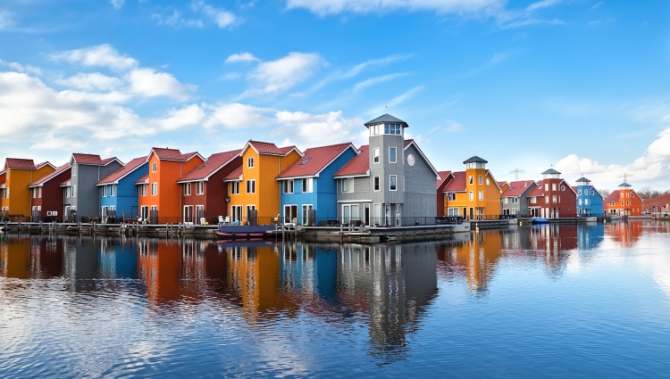 From Copenhagen to Amsterdam : The Baltic Sea, the Oder and Havel and Elbe Rivers (port-to-port cruise) – Hollande Rhin Groningen Olha Rohulya Shutterstock