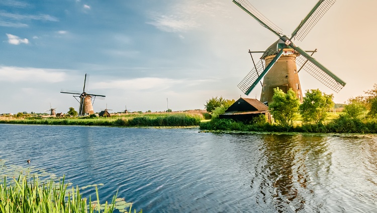 Northern Gems – A European River Cruise from Belgium to Germany. (port-to-port cruise) – Hollande Rhin Rotterdam Croisieurope Slider Ams Shutterstock