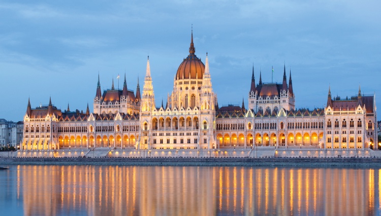 The beautiful blue Danube (port-to-port cruise) – Hongrie Danube Budapest Croisieurope Slider Wbb Shutterstock