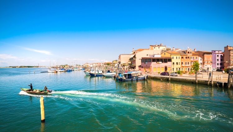 Venice, the epicenter of art, and its famous lagoon (port-to-port package) – Italie Po Chioggia Pointbreak Shutterstock