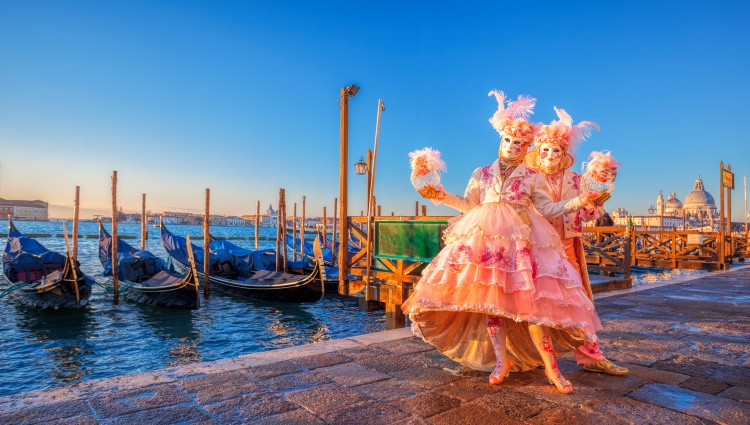 Venice Carnival (port-to-port cruise) – Italie Po Venise Carnaval Samo Shutterstock