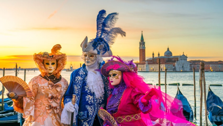 Venice Carnival (port-to-port cruise) – Italie Po Venise Carnaval Ven Car Bo Hp 1021 Croisieurope Pajor Pawel