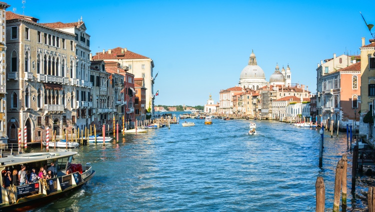 Venetian Treasures (port-to-port cruise) – Italie Po Venise Grandcanal05 Stephane Pfleger