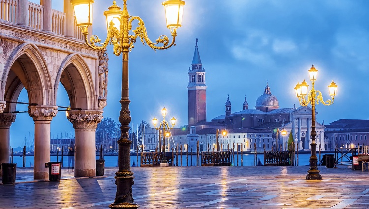 Venetian Treasures (port-to-port cruise) – Italie Po Venise Place Saint Marc Croisieurope Slider Ven Muspp En Shutterstock
