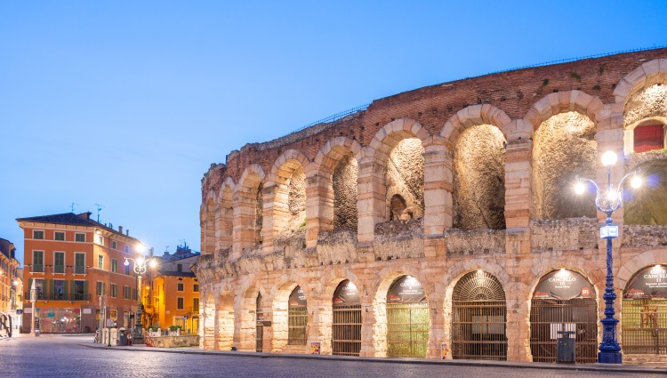 Timeless Venice and the Arena of Verona, the majestic stage for opera (port-to-port package) – Italie Po Verone Arenes Stanislav Samoylik Shutterstock