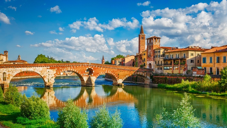 From the Canals of Venice to Renaissance-infused Mantua – Italie Po Verone Yasonya Shutterstock