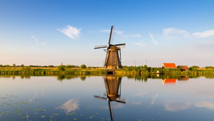 Northern European Culture and Charm: A Cruise between The Netherlands and Belgium. (port-to-port cruise) – Kinderdijkmoulins 123rf 123 Rf