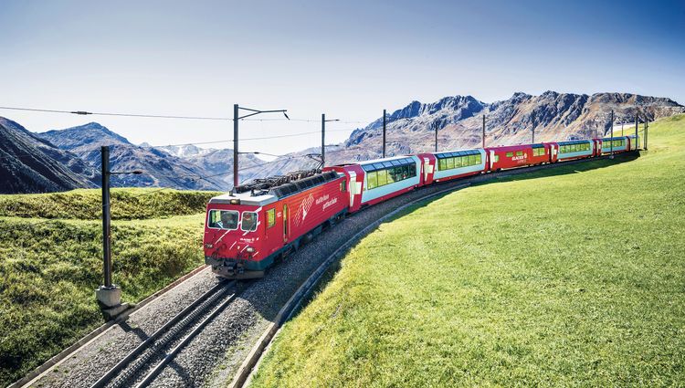 An exceptional cruise through the most beautiful regions of three different countries (port-to-port cruise) – Landschaft Gex Komp Oberalppass Oberalp Mgbahn 15 Gaudenz Danuser