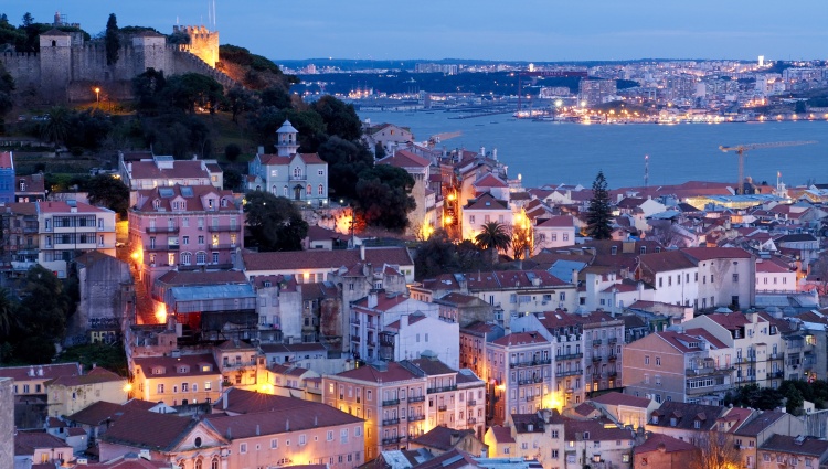Discover Lisbon, Porto and the Douro Valley (port-to-port cruise) – Lisbonne Nuit Joao Almeida Joao Almeida
