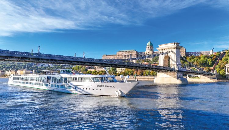 Viennese Waltzes and Habsburg Heritage A cruise into traditions on the beautiful Blue Danube (port-to-port cruise) – Ms Douce France Budapest Danube 0041 Alexandre Sattler Alexandre Sattler