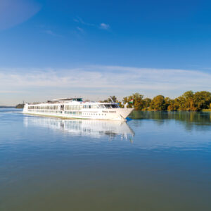 Viennese Waltzes and Habsburg Heritage A cruise into traditions on the beautiful Blue Danube (port-to-port cruise) – Ms Douce France Navigation Apres Budapest Danube 0017 Alexandres Sattler Alexandre Sattler