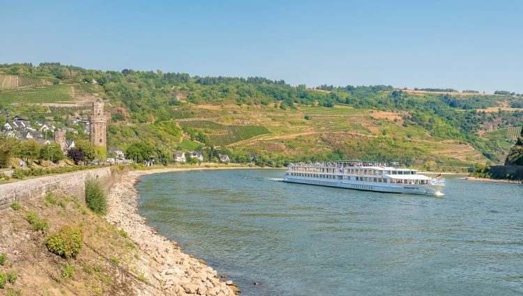 Family Cruise: on the romantic Rhine and in the heart of the Black Forest.Experience history and traditions in a Rhine atmosphere.Optional: a day at Europa Park (port-to-port cruise). – Ms Gerard Schmitter Rhin Profil06 Croisieurope Paul Hilbert