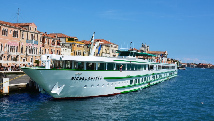 New Year in Venice (port-to-port cruise) – Ms Michelangelo Po Face03 Croisieurope Stephane Pfleger