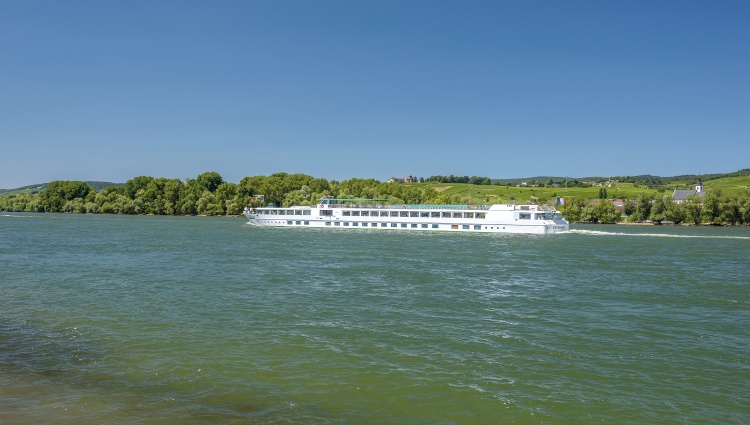 Around the World in Culinary Delights (port-to-port cruise) – Ms Victor Hugo Rhin Danube Mittelheim Profil03 Croisieurope Paul Hilbert