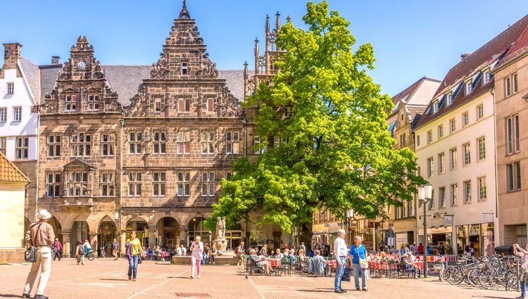 From Hanover to Cologne, a Cruise Combining Deep Tradition and Industrial Innovation (port-to-port cruise) – Munster Prinzipalmarkt Allemange Ad77992017 Sina Ettmer Adobe Stock