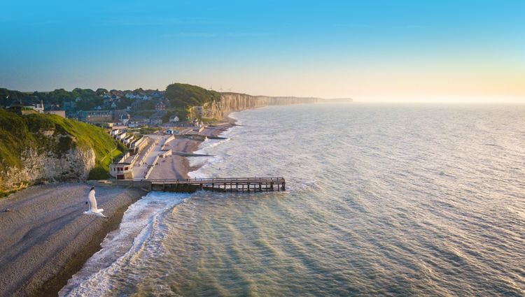 Authentic Normandy: Charming Villages, Traditional Food, and Classic Sites (port-to-port cruise) – Normandie Veules Les Roses Gregoire Adobestock 483382518 Gregoire