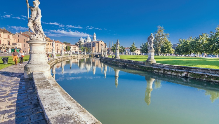 From the Canals of Venice to Renaissance-infused Mantua & Milan and Lake Como Extended Stay (port-to-port cruise) – Padoue Molarjung Shutterstock