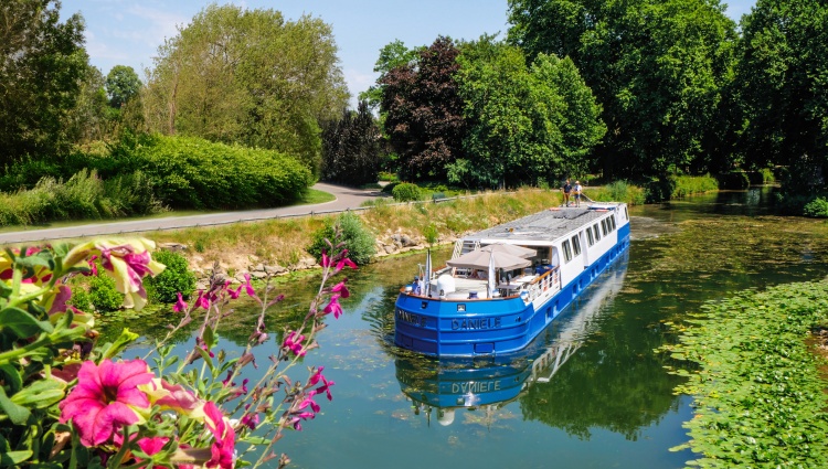 Fine Food and Wines on a Cruise through the Burgundy Region (port-to-port cruise) – Peniche Daniele Bourgogne Croisieurope