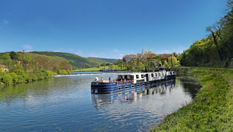 Remarkable Sites and Fine Wines on a Cruise through the Doubs Valley and Burgundy (port-to-port cruise) – Peniche Jeanine Navigation04 Croisieurope Letabathanet