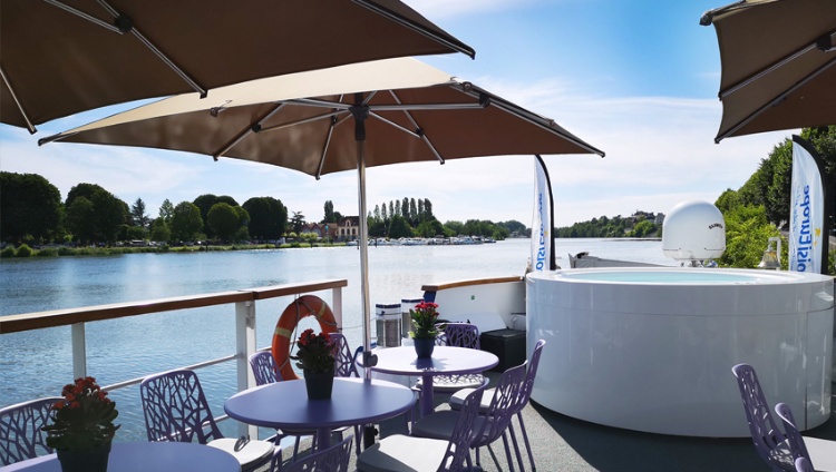 Historic Residences, Local Cuisine, and Hidden Gems in the Oise Valley (port-to-port cruise) – Peniche Raymonde Jacuzzi Terrasse Croisieurope Ecp Sva Bo Hp 0220