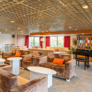 A Bountiful Christmas in Alsace and the Black Forest (port-to-port cruise) – Pianorama01 Bar Ms Beethoven Rhin Danube Croisieurope Denis Merck