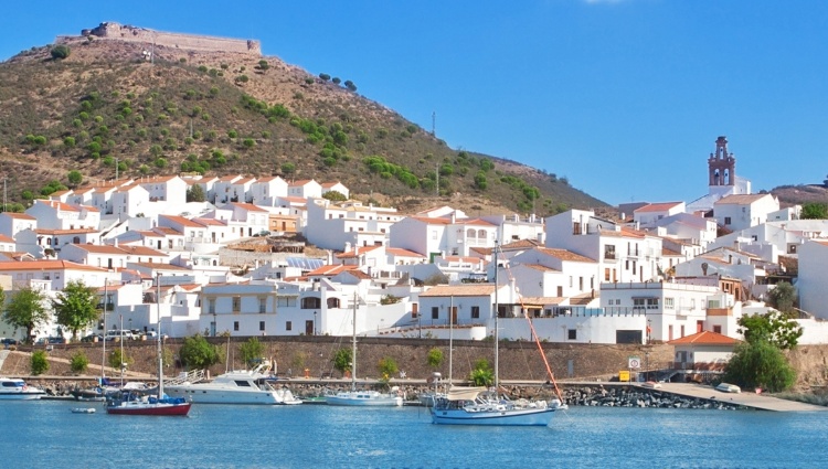 Discover Andalusia in Seville, Follow the Footsteps of Columbus in Huelva, and Fall Under the Spell of Cádiz (port-to-port cruise) – Portugal Douro Alcoutim Croisieurope Slider Sxs Fam En Shutterstock