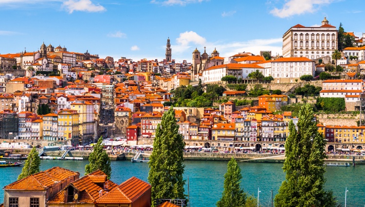 Lisbon, Porto and the Douro valley (Portugal) and Salamanca (Spain) (port-to-port cruise) – Portugal Douro Lisbonne Croisieurope Slider Poc Shutterstock