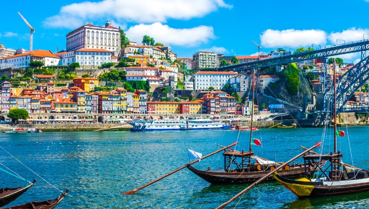 Discover Lisbon, Porto and the Douro Valley (port-to-port cruise) – Portugal Douro Porto Croisieurope Slider Pli Shutterstock