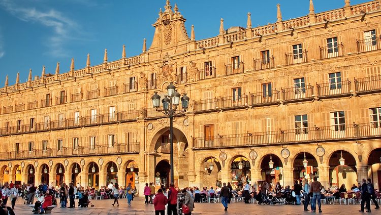 Family Club – From Portugal to Spain: Porto, the Douro Valley (Portugal) and Salamanca (Spain) (port-to-port cruise) – Portugal Douro Salamanque Croisieurope Slider Pop Shutterstock