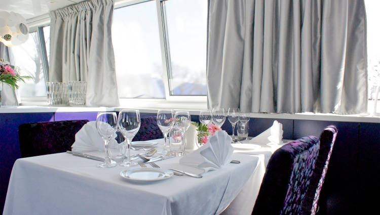 Prestigious New Year’s Eve in Paris (port to port) – Restaurant Deborah Croisieurope Croisieurope