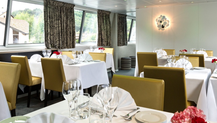 Enchanting Christmas Markets along Alsatian Canals (port-to-port cruise) – Restaurant01 Peniche Madeleine Croisieurope Fabrice Rambert