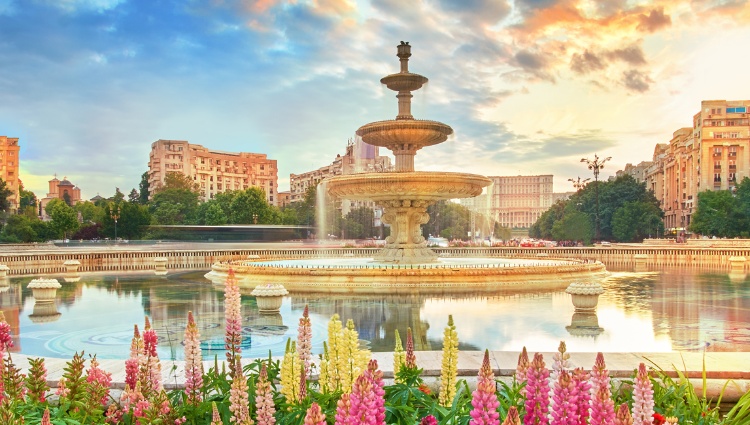 Along the Danube, the Balkan peninsula and Budapest (port-to-port cruise) – Roumanie Danube Bucarest Croisieurope Slider Tul Shutterstock