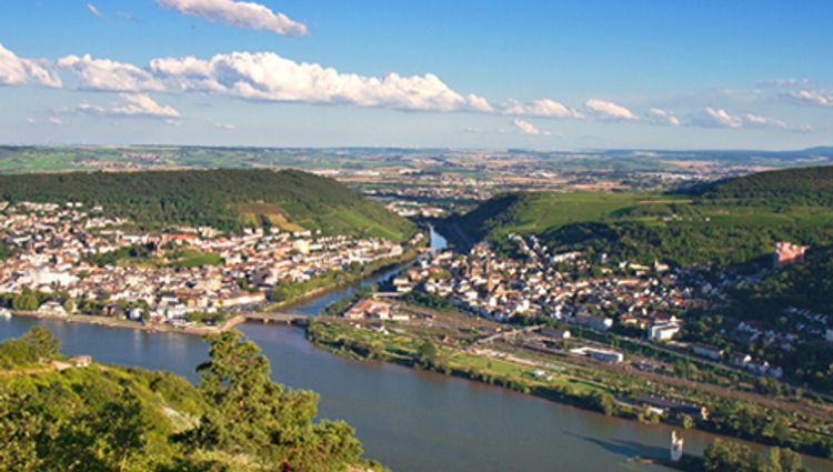 4 Rivers: The Moselle, Sarre, Romantic Rhine, and Neckar Valleys – Rudesheim Rhin Romantique 123rf